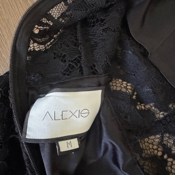 Alexis Black and White Sheath Dress with Bishop Sleeves - Picture 4 of 12